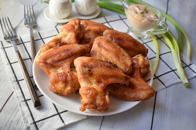 Wings in honey mustard sauce in the oven