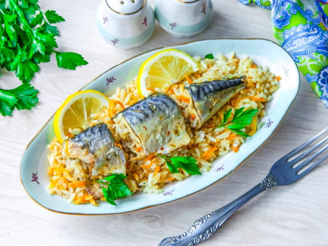 Mackerel with rice in the oven