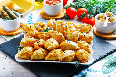 Puff pastry pies in the oven