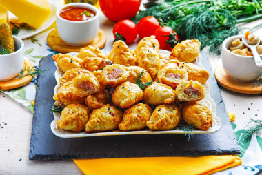 Puff pastry pies in the oven