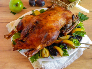 Duck with prunes in the oven