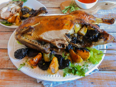 Duck with prunes in the oven