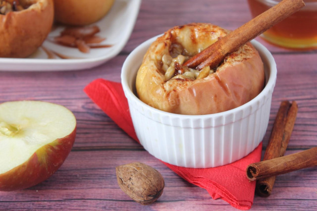 Baked apples with sugar and cinnamon in the oven