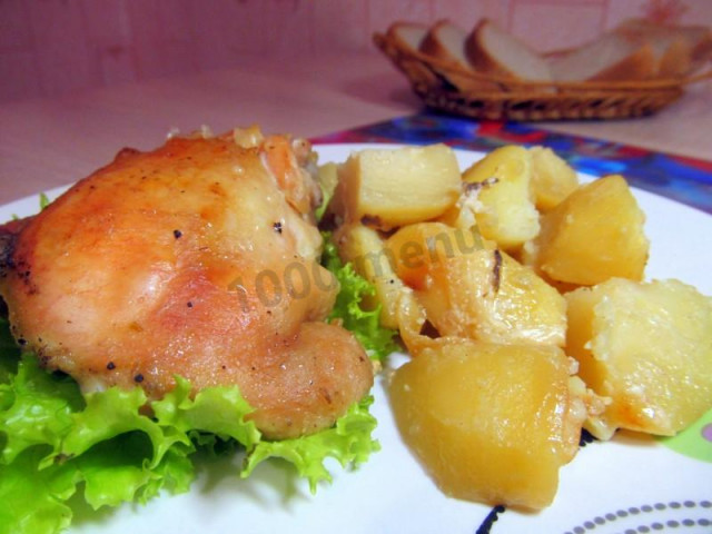 Ham in a sleeve in the oven with potatoes