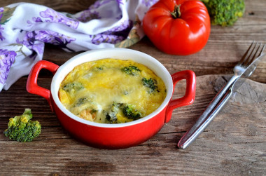 Broccoli with egg and cheese in the oven