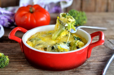 Broccoli with egg and cheese in the oven