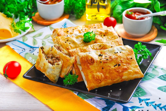 Lavash with minced meat and cheese in the oven