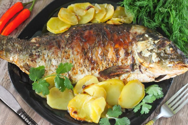 Carp in the oven with potatoes