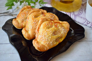 Puff pastry with minced meat in the oven