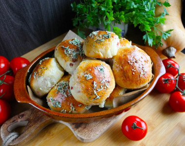 Rolls with cheese from yeast dough