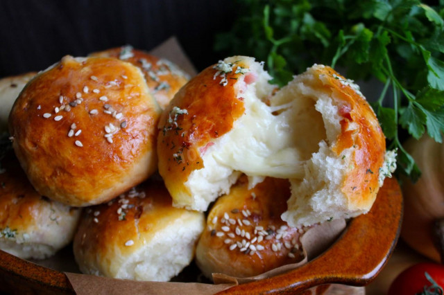 Rolls with cheese from yeast dough