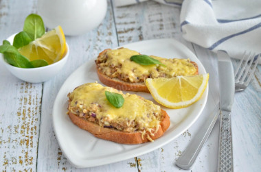 Saury and egg sandwiches in the oven