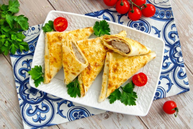 Pita bread samsa with minced meat in the oven