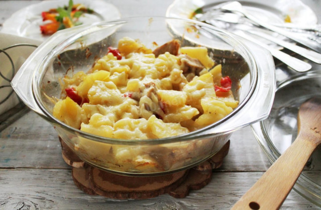 Chicken breast in the oven with potatoes and cheese