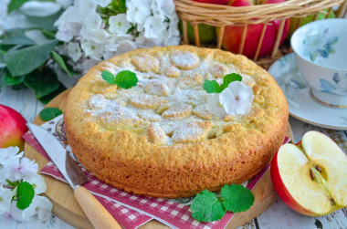 Apple pie with sour cream filling