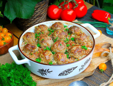 Buckwheat with meatballs in the oven