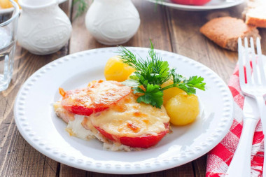 Pink salmon with tomatoes and cheese baked in the oven