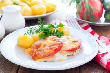 Pink salmon with tomatoes and cheese baked in the oven