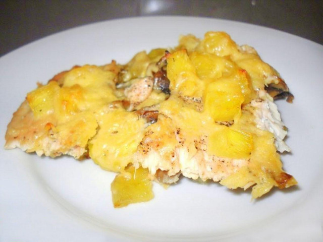 Potatoes with pineapples in the oven