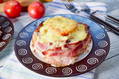 Minced mushrooms tomatoes cheese in the oven