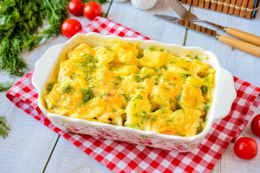 Potatoes with cheese in layers in the oven