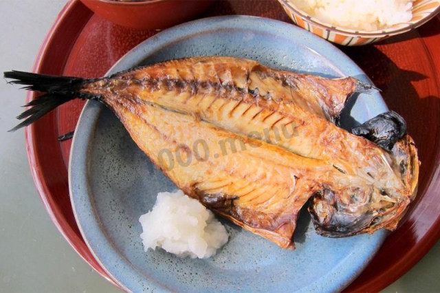 Horse mackerel baked in the oven