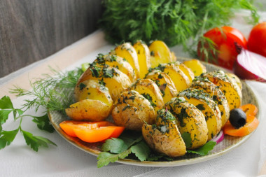 Potatoes spiral on skewers in the oven