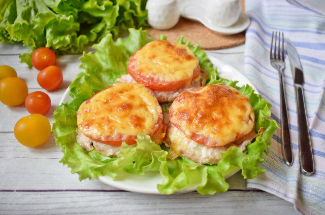 Cutlets with tomato and cheese in the oven