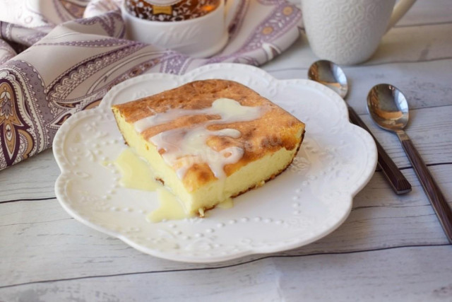 Cottage cheese casserole with condensed milk in the oven