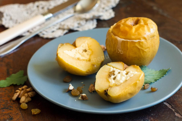Baked apples with cottage cheese in the oven