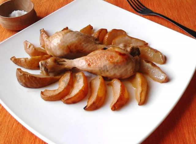 Chicken with pear in the oven