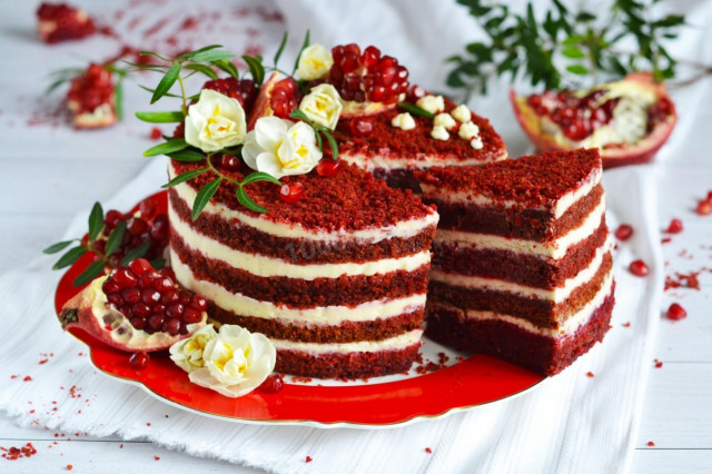 Red Velvet cake with cream cheese