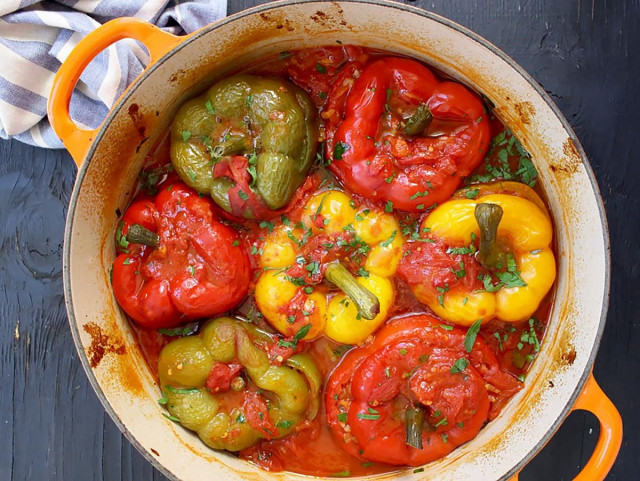 Lean stuffed peppers with rice and mushrooms in the oven