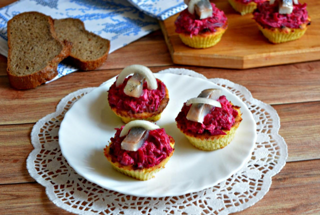 Potato baskets with stuffing in the oven