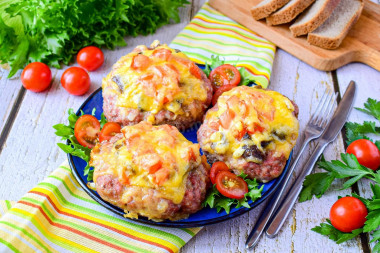 Minced meat steak in the oven