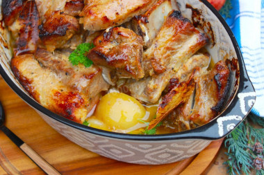 Pork ribs with apples and honey in the oven