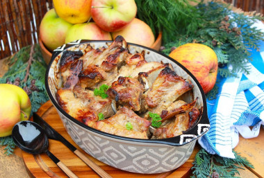 Pork ribs with apples and honey in the oven