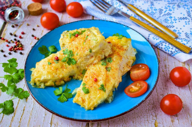 Pike perch fillet, baked in sour cream in the oven