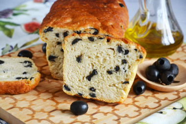 Spanish bread with olives in olive oil