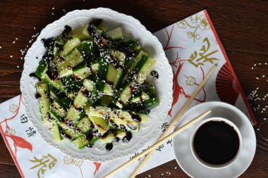 Salad with sesame, cucumber and soy sauce
