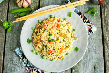 Pan fried rice with egg
