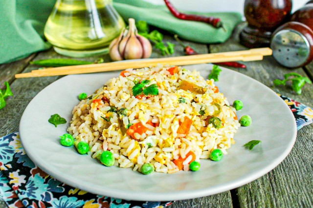 Pan fried rice with egg
