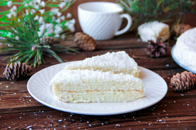Cake with cream cheese cream and coconut chips