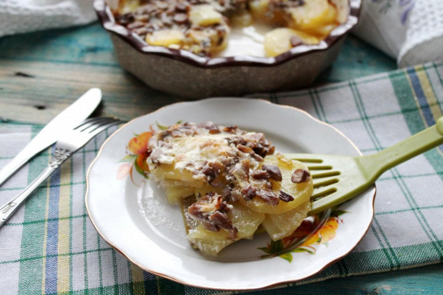 Potatoes with frozen honey mushrooms in sour cream in the oven