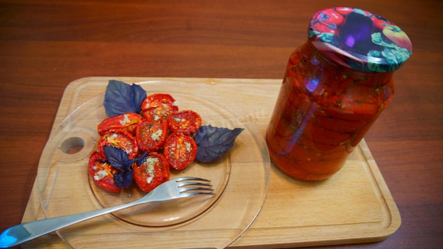 Dried tomatoes Can't be easier in the oven for the winter