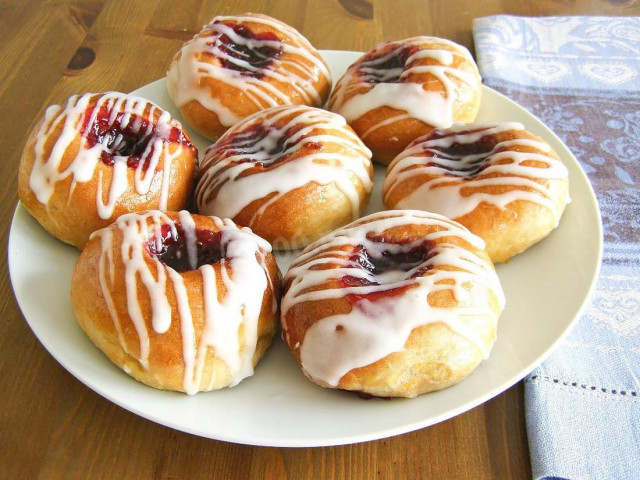 Muffins with jam in the oven