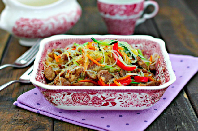 Funchosa with pork meat and vegetables