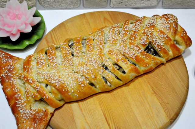 Quick pie with sprats in the oven