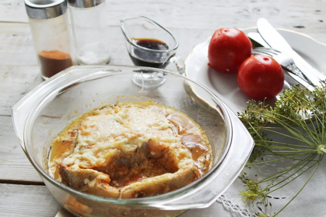 Cod steak in the oven with cheese