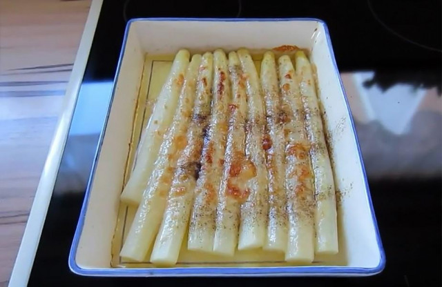 White asparagus in the oven